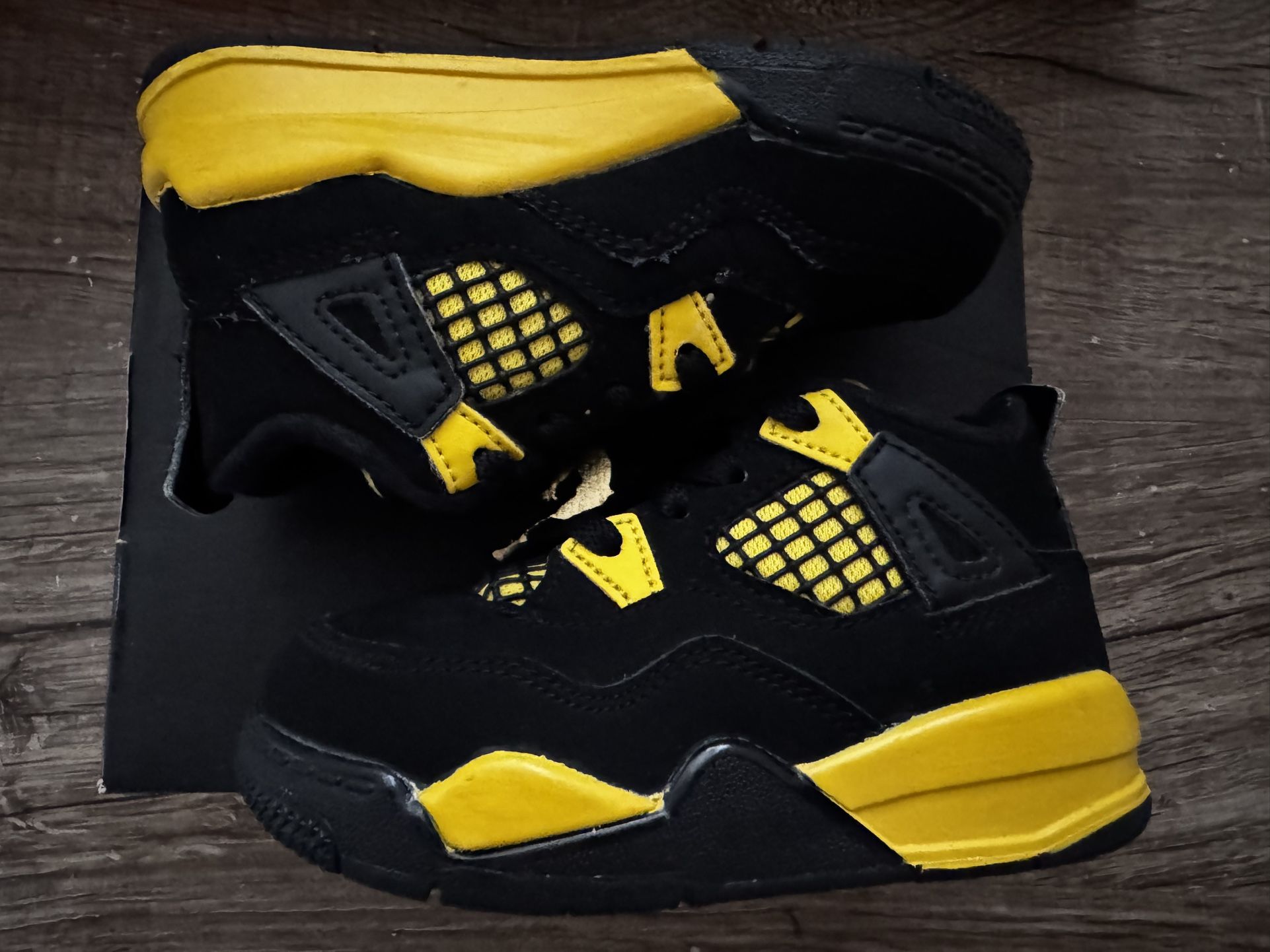 JORDAN 4 RETRO (TD) THUNDER SIZE 7C PREOWNED