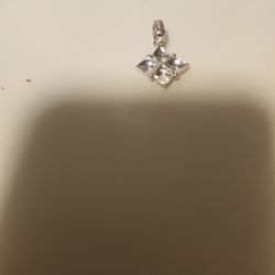 medalla en forma de flor buenas condiciones de plata