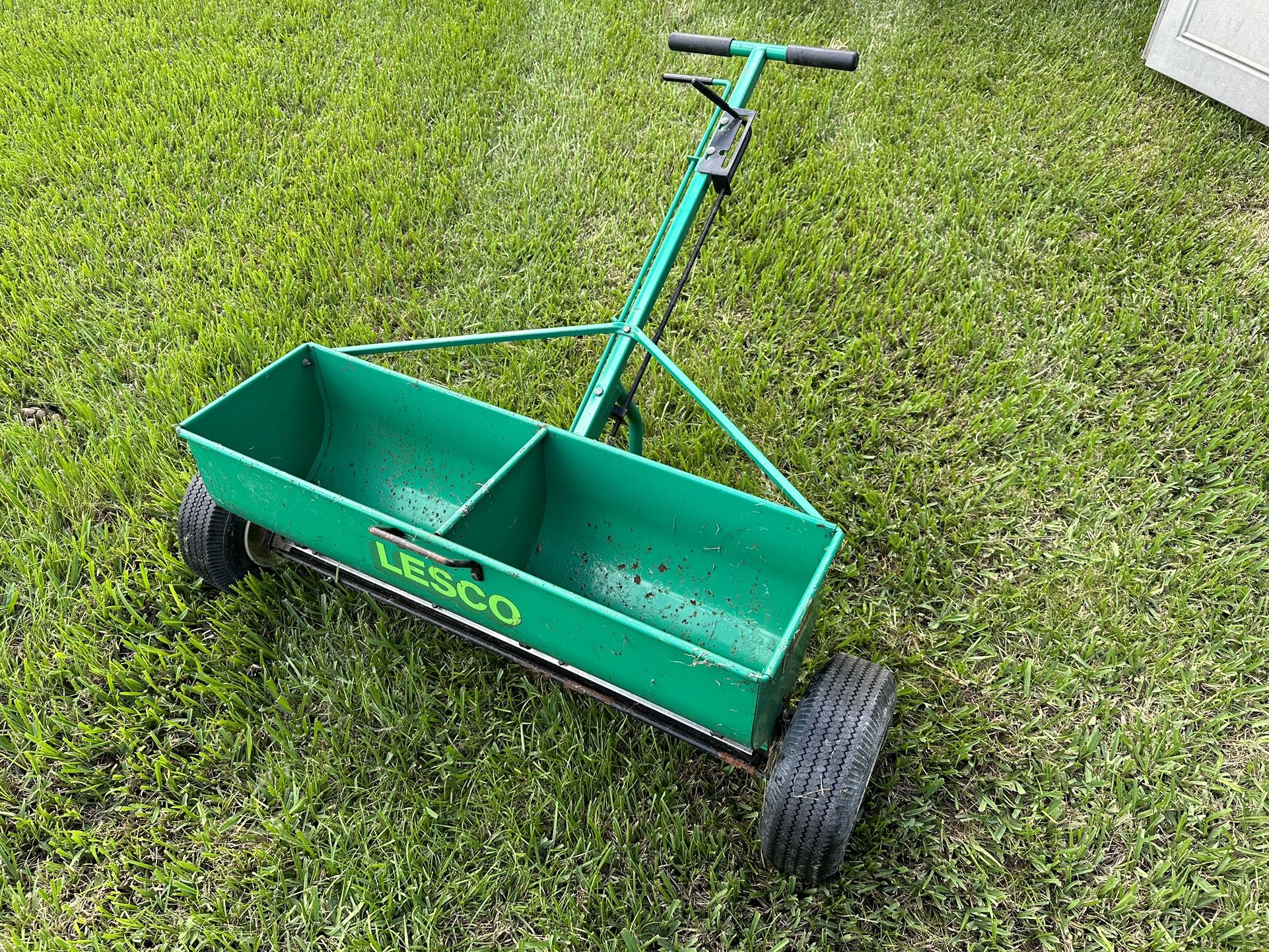 LESCO Drop Spreader 120 lb. Capacity Fertilizer