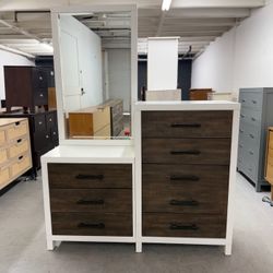 One Piece 5 & 3 Drawer Drawer Dresser with Mirror / Vanity 