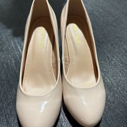 New CHASE + CHLOE  Heels  Size 8.5