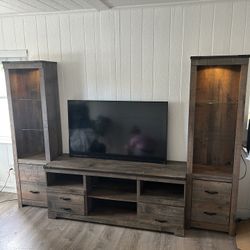 Entertainment Center/tv Stand