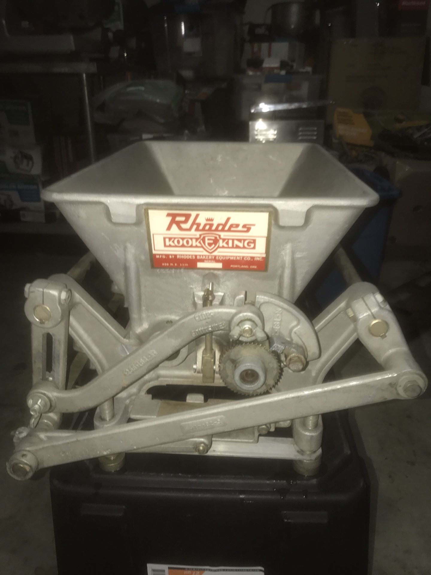 Rhodes Kook E King cookie depositor-Almost New
