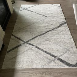 White Patterned Area Rug 8’ X 5’