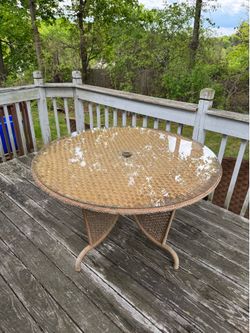Outdoor Wicker Patio Table w/ Glass Top and 4 Chairs w/ cushions