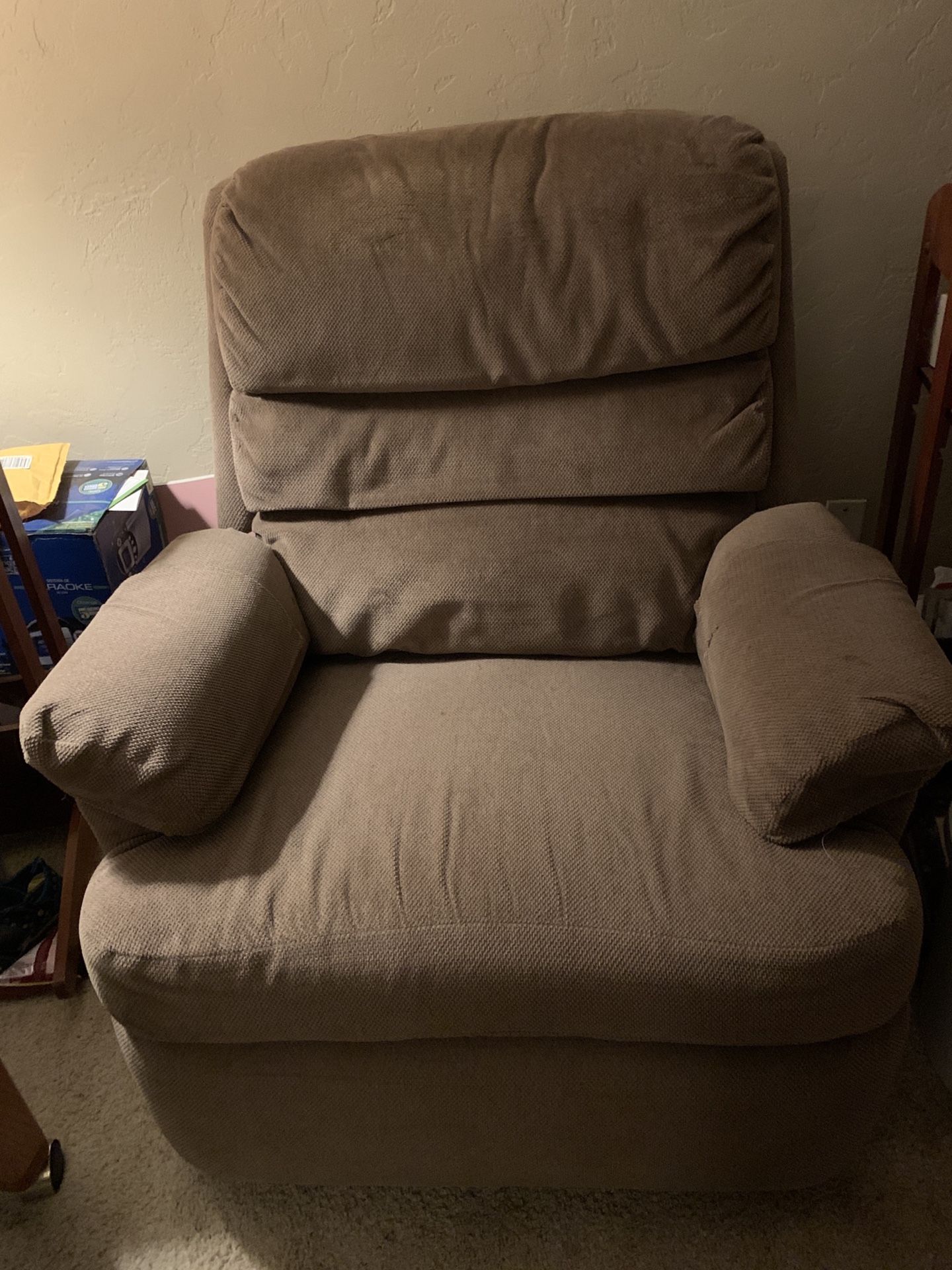 Recliner. Pickup only