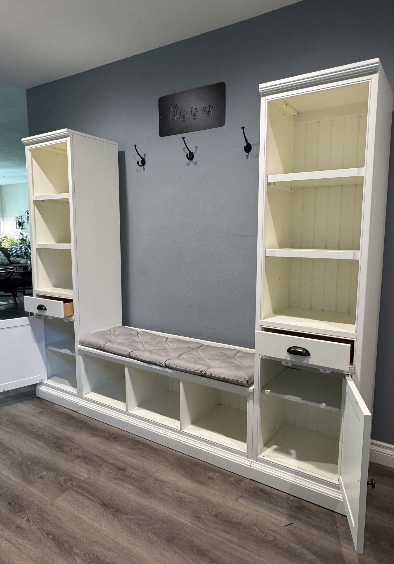 Entryway Set With Cabinets Great Condition 