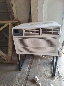 Window AC unit and mount