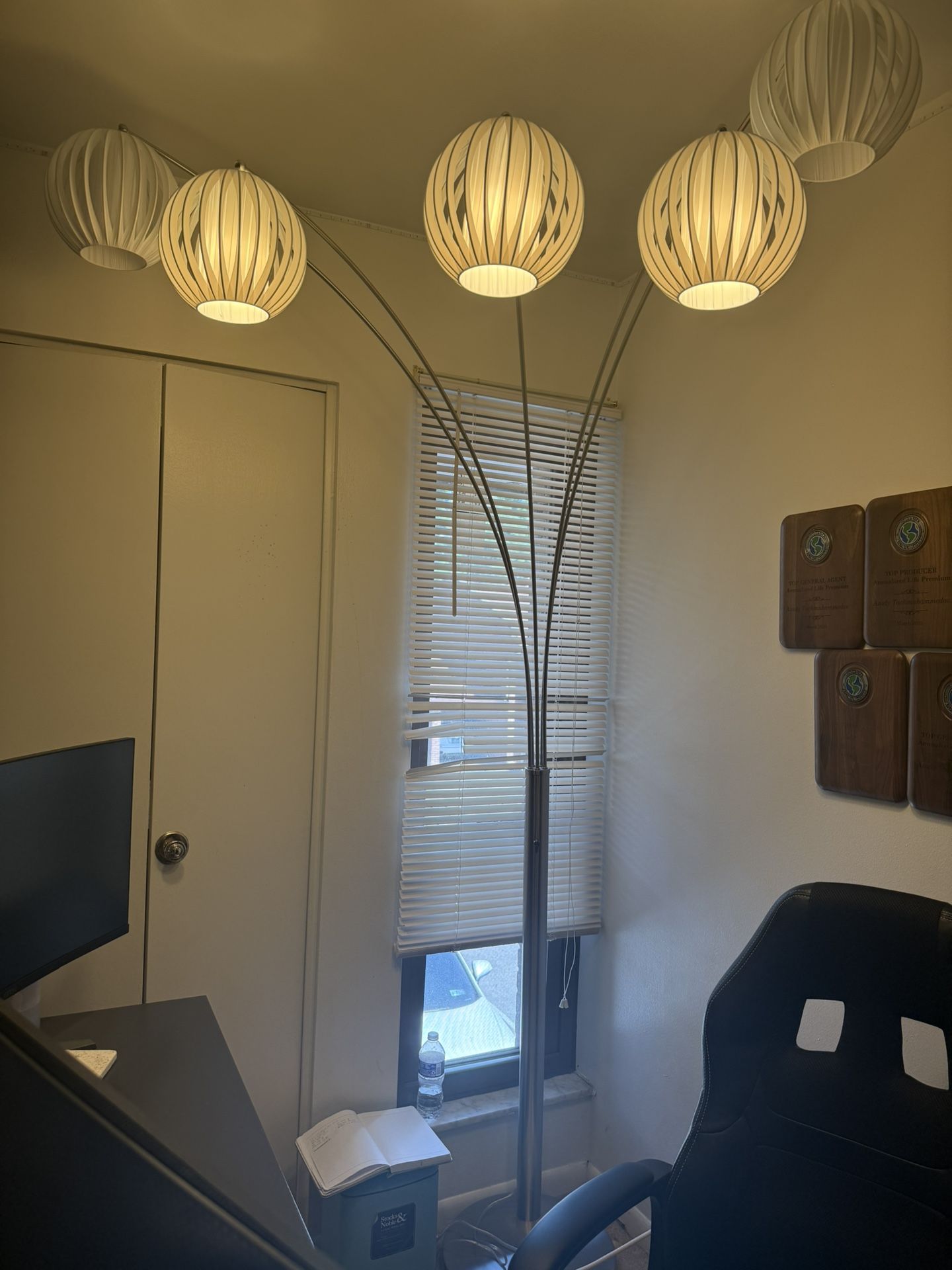 Modern floor lamp with 5