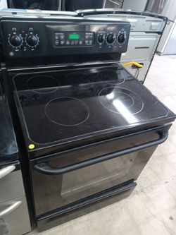 GE black glasstop stove - Free delivery