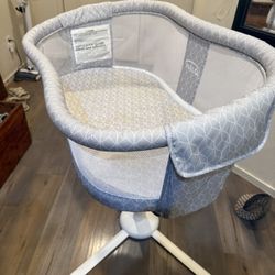 Halo Swivel Sleeper Bassinet 
