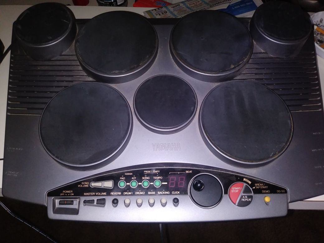 Yamaha DD50 Electronic Digital Drum Machine Pro Percussion System 7-pad dd-50