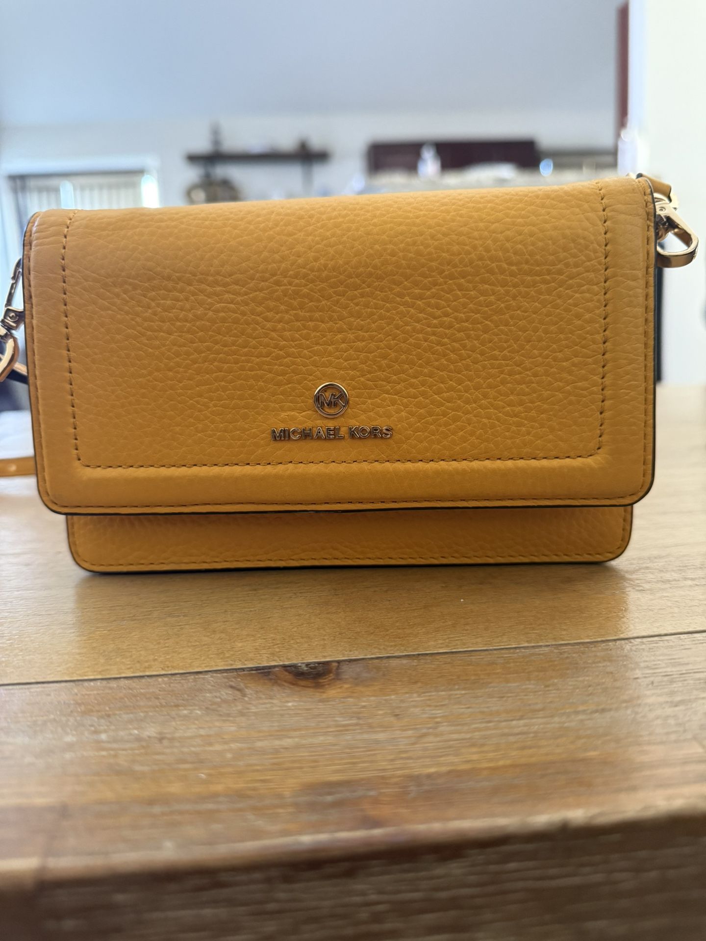 Michael Kors Crossbody Purse/wallet 