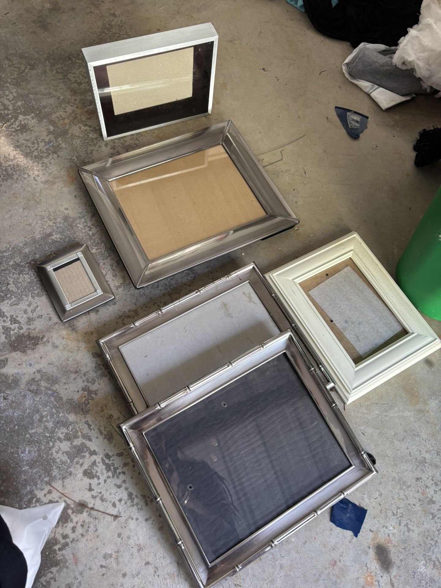 PICTURE FRAMES