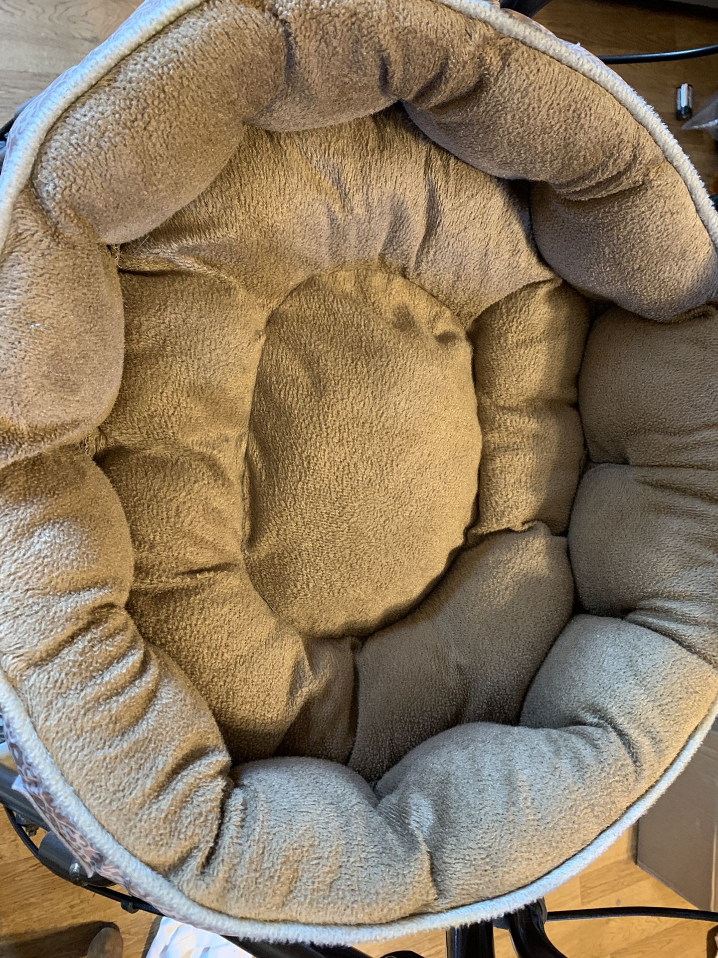  D-3   "Stuft"  Cat bed    Size  Approx 12"x10" Beige