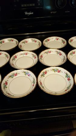 12 Beautiful Vintage Dessert Dishes