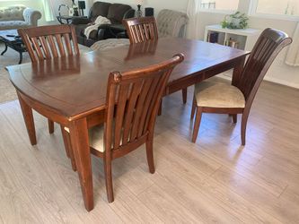 Sturdy Kitchen Table + 4 chairs