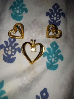 Gold tone heart  set earrings n pendant
