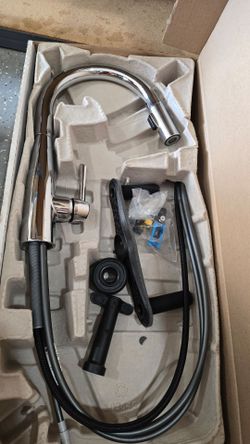Delta pull-down kitchen faucet
