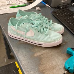 Nike shoes 