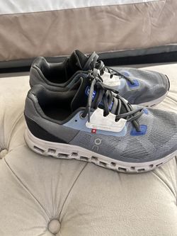 Men On Cloud Sneakers 