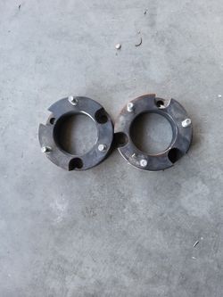 Strut spacers