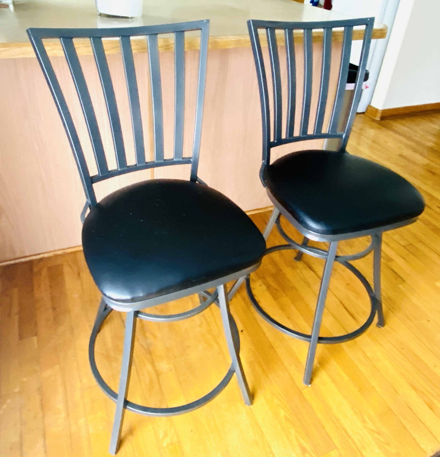 Swivel Bar Stool