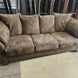  Couch In Really Good Condition