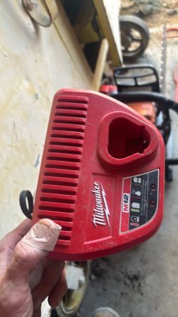 Milwaukee 12 V charger