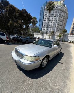 2003 Lincoln Towncar (SERIOUS BUYERS ONLY)