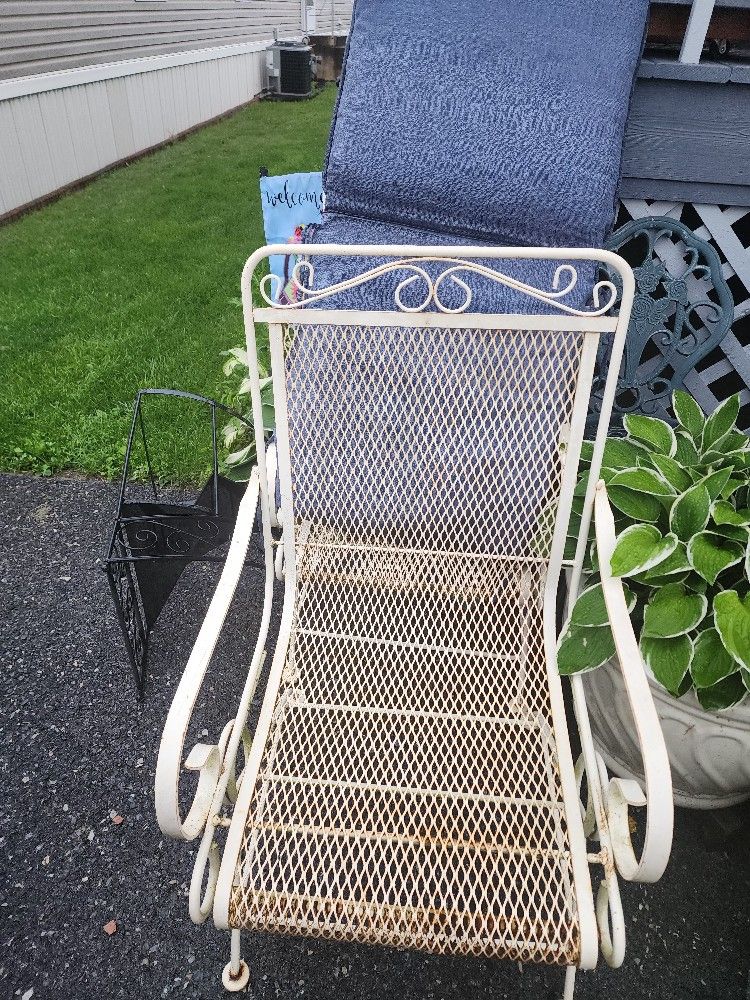 2 Wrought Iron Chairs With Cushions