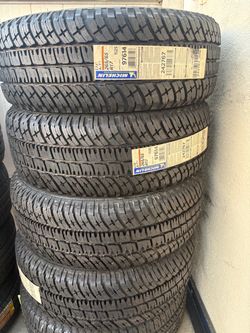 Llanta 265/65/17 MICHELIN AT semi nuevas