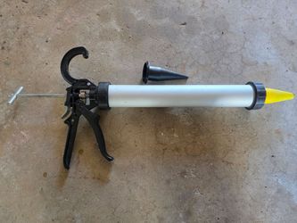 Caulking gun