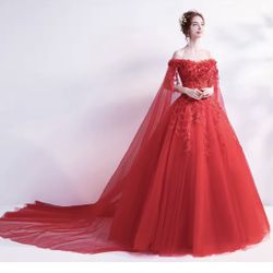 Brand new, adjustable dress. Tags included. Includes a bustle. Sizes from S to XXXL 