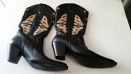 LADIES COWBOY BOOTS.