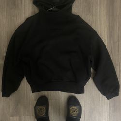 (NEW) BLACK ESSENTIALS HOODIE (SIZE SMALL MENS)