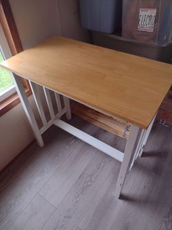 Table for kitchen Good Condition