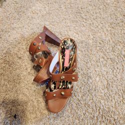 Loke New Betsey Johnson Block Slip On chunky Heels sz 7.5