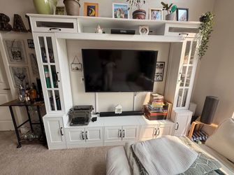 Whit tv entertainment center