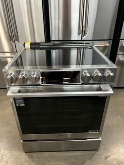 LG STUDIO 30” Electric Range – 6.3 Cu. Ft. / Estufa Eléctrica