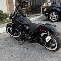 🏍️ Harley-Davidson Softail Slim 2021 – Clean Custom Bobber 🔥