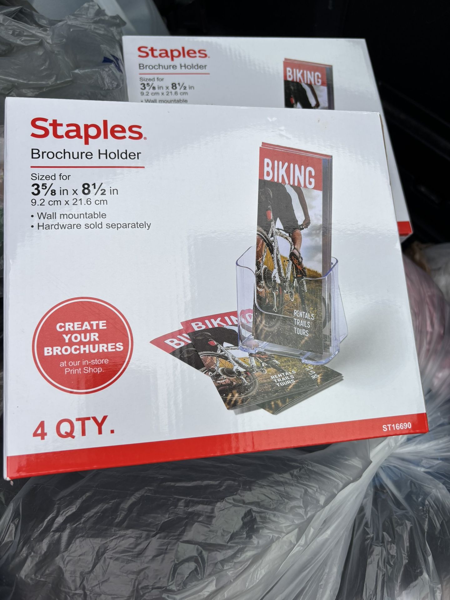 New Staples 2 Boxes Of 4 Brochure Holders