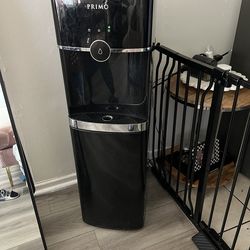 Primo bottom loading water dispenser