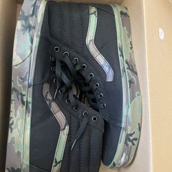 Sk8 Hi Camo Vans