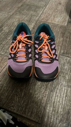 Hiking Merrel Size  6 Mujer 