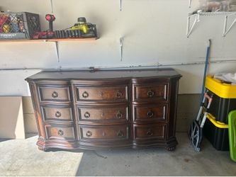 Large Traditional Solid Wood Triple Dresser – Great Condition