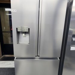 NEW HISESNSE FRENCH DOOR REFRIGERATOR WITH 1 YEAR WARRANTY/1 AÑO DE GARANTIA POR ESCRITO 