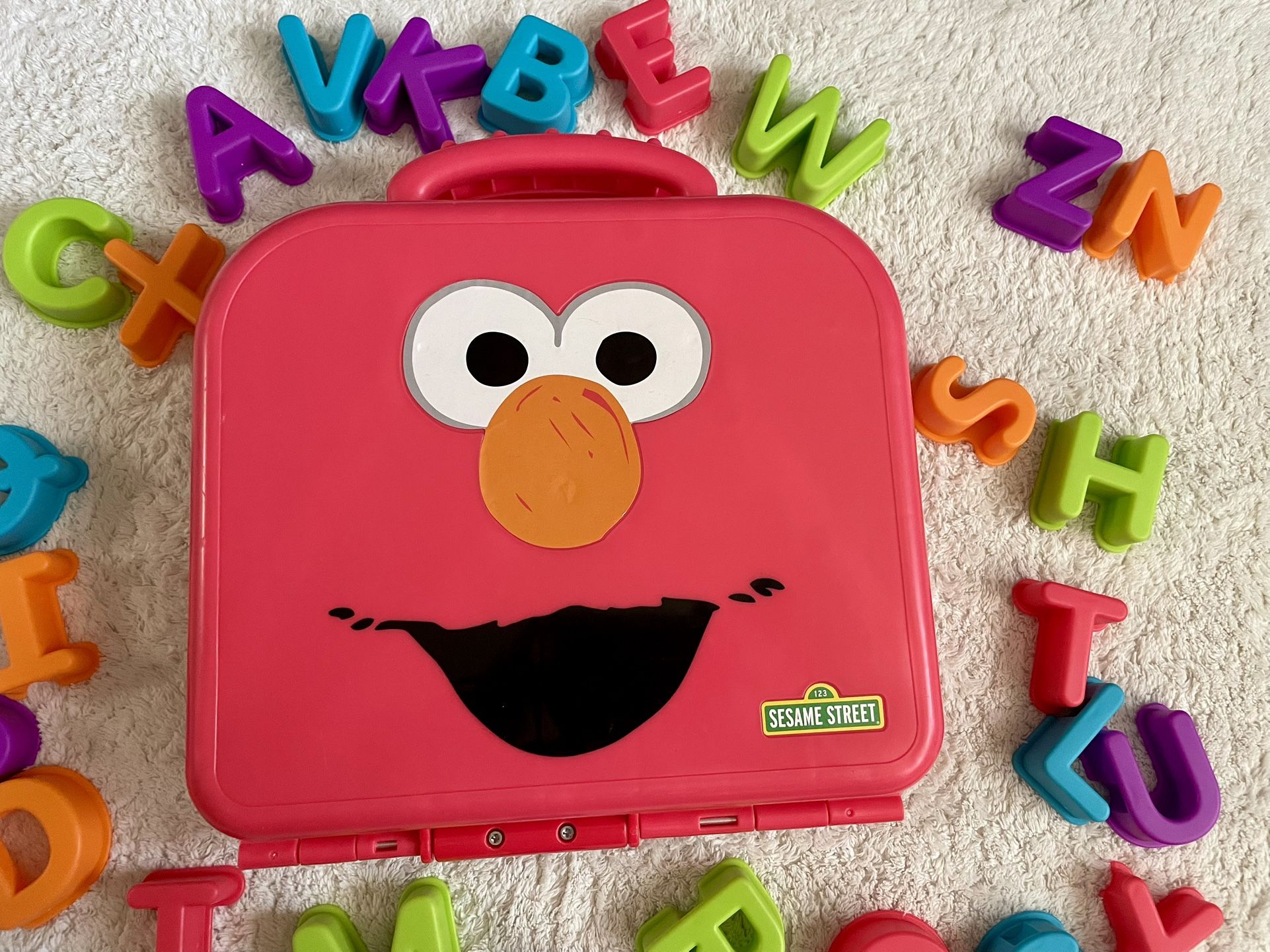 Sesame Street Elmo's On The Go Letters