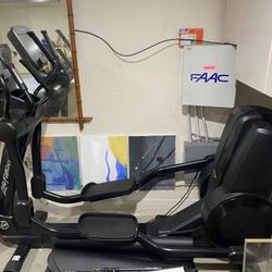 Life Fitness Platinum Club Series Elliptical