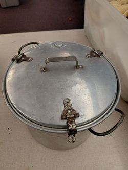 Vintage country home cooker
